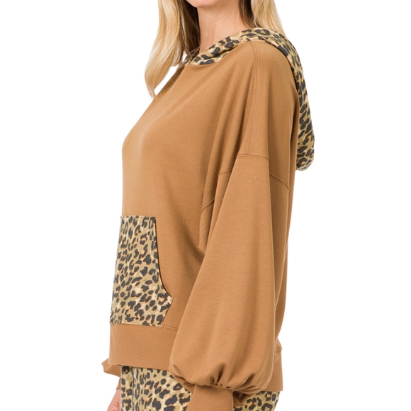 🚨Last call gone tomorrow🚨Lounge Set Top with hood and shorts with pockets - Picture 2 of 6